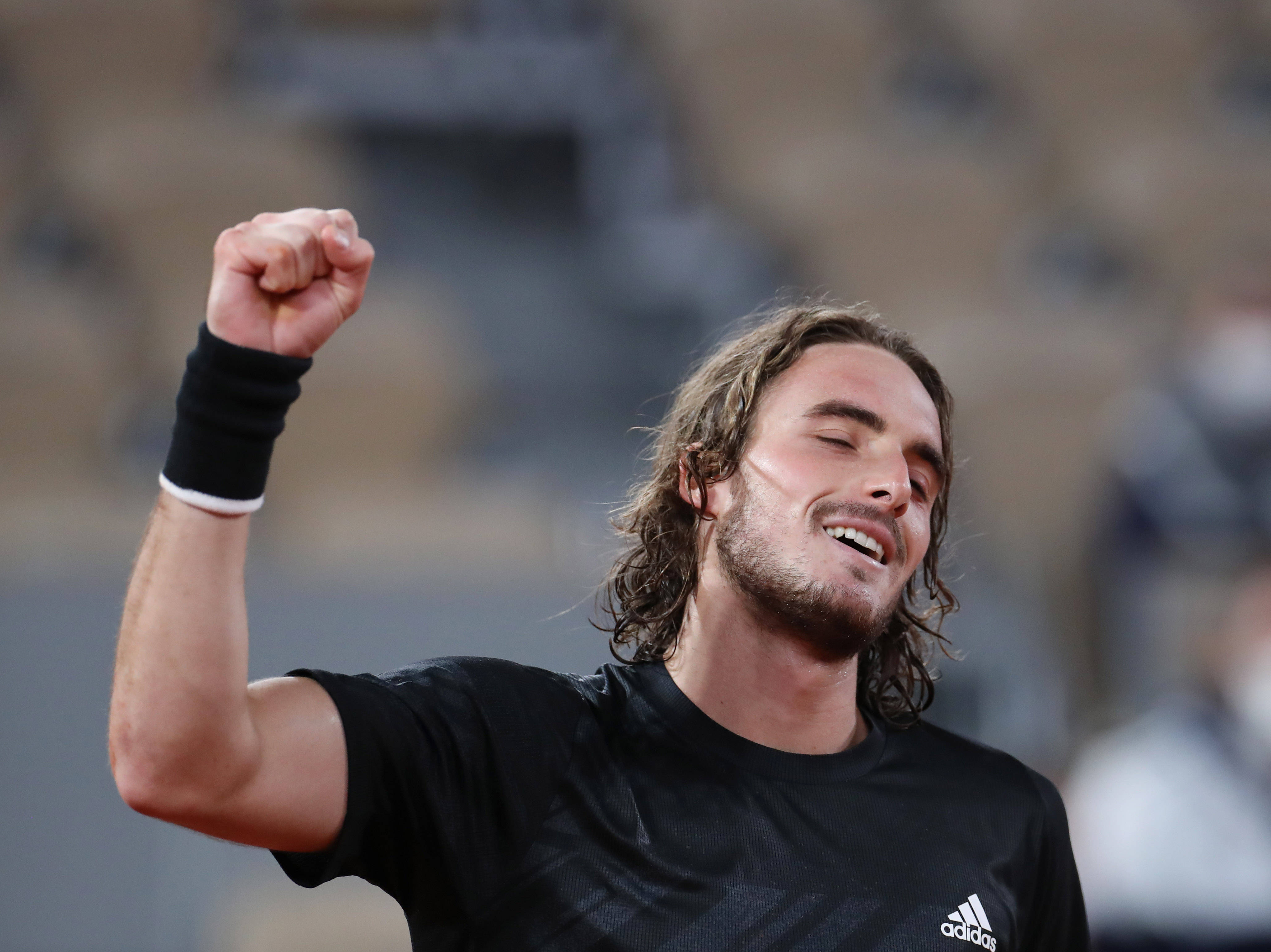 关于法国网球队血洗世界网球队，西西帕斯完成帽子戏法的信息