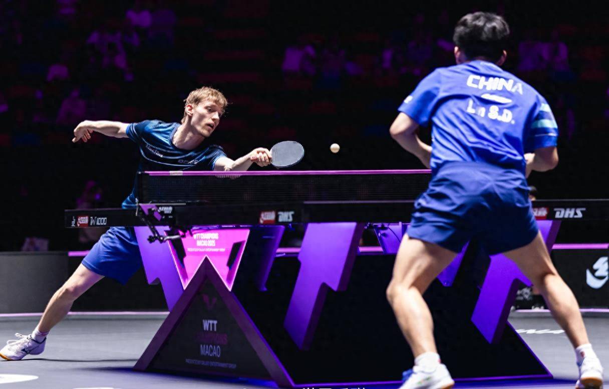 包含日本乒乓球队鏖战奥地利乒乓球队，波尔打破历史纪录的词条