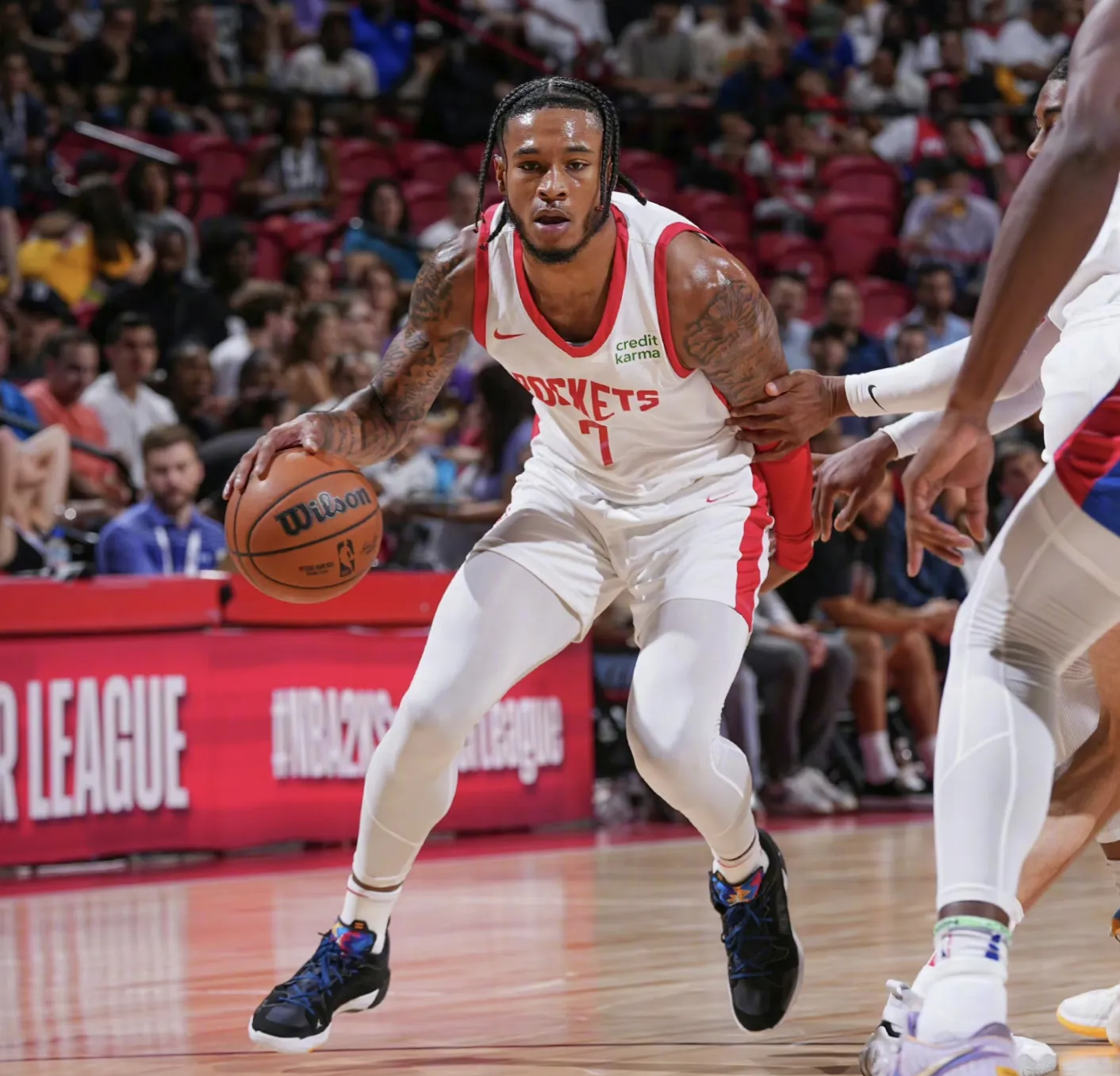 76人队年轻球员崭露头角，逐渐成长为球队支柱的简单介绍