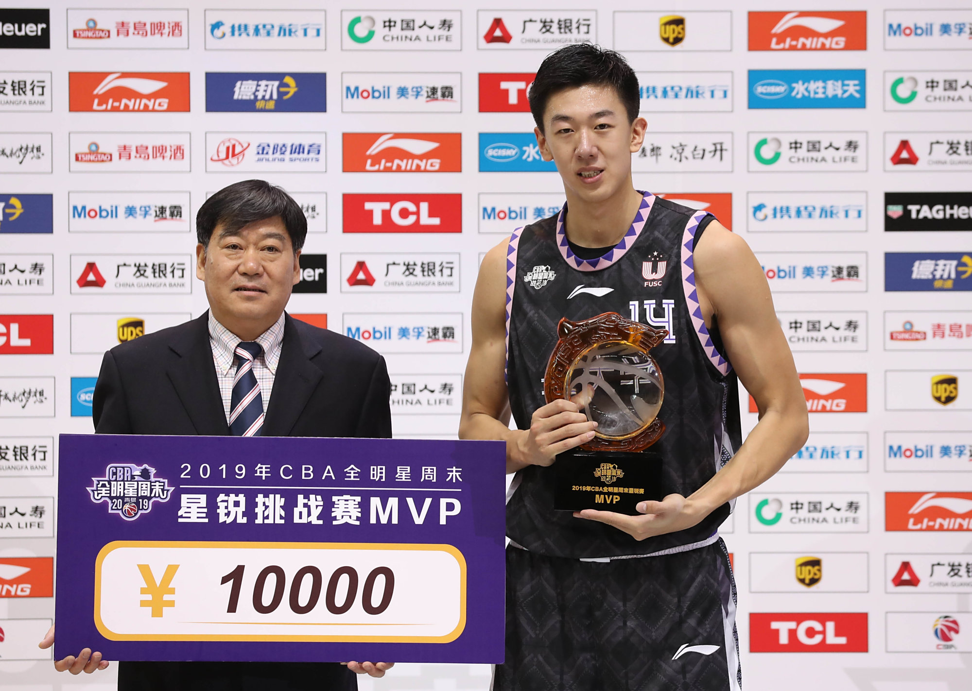 中国足球新秀涌现,中国队争取更大荣誉的简单介绍 中国足球新秀涌现,中国队争取更大荣誉的简单介绍