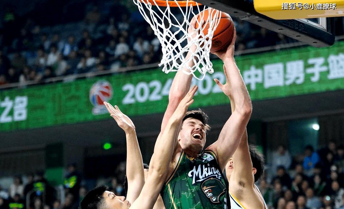 北京队主场击败广州队,止住连败势头 北京队主场击败广州队,止住连败势头