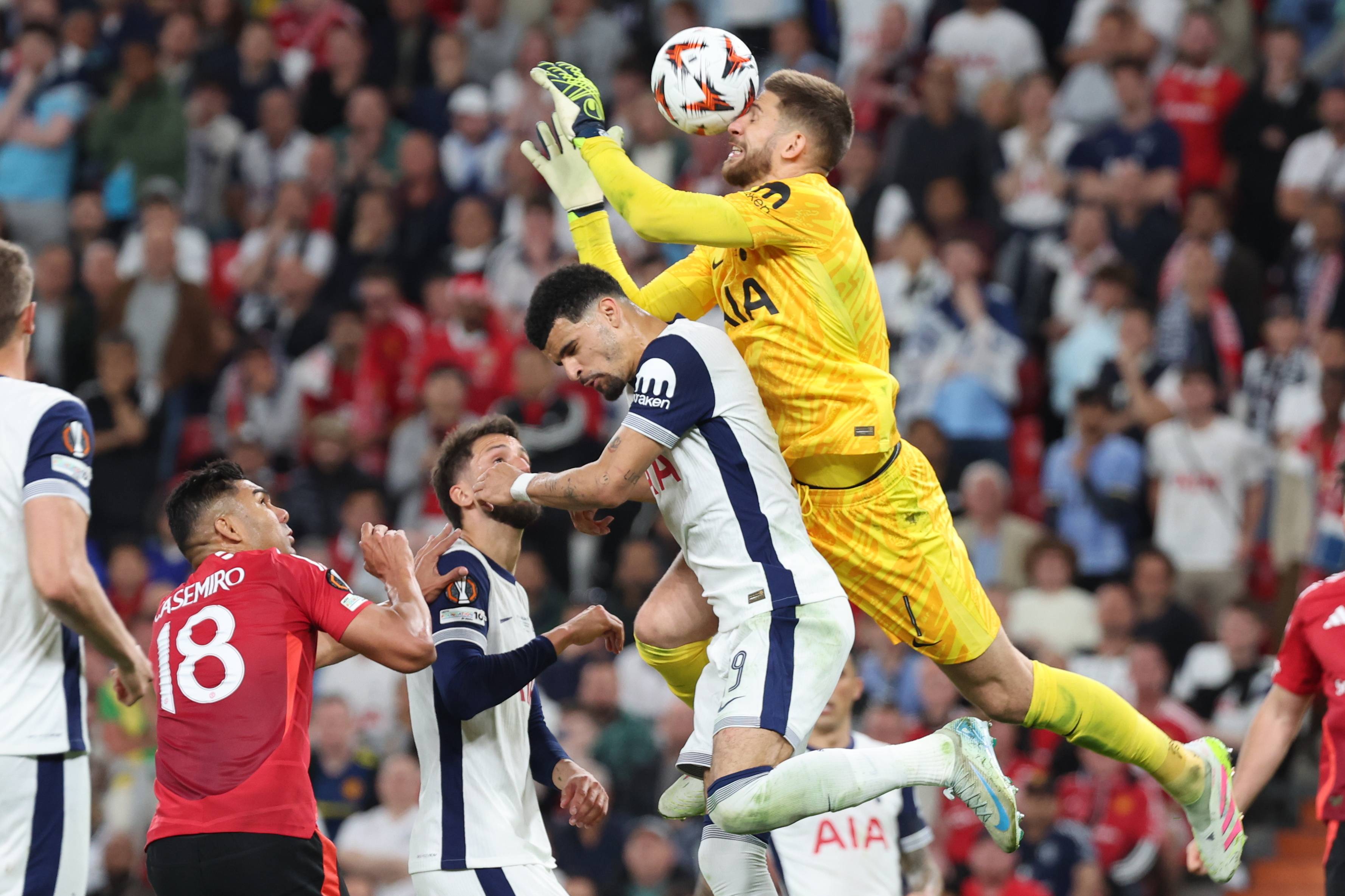 曼城主场力克瓦尔,欧冠资格赛小组领跑 曼城主场力克瓦尔,欧冠资格赛小组领跑