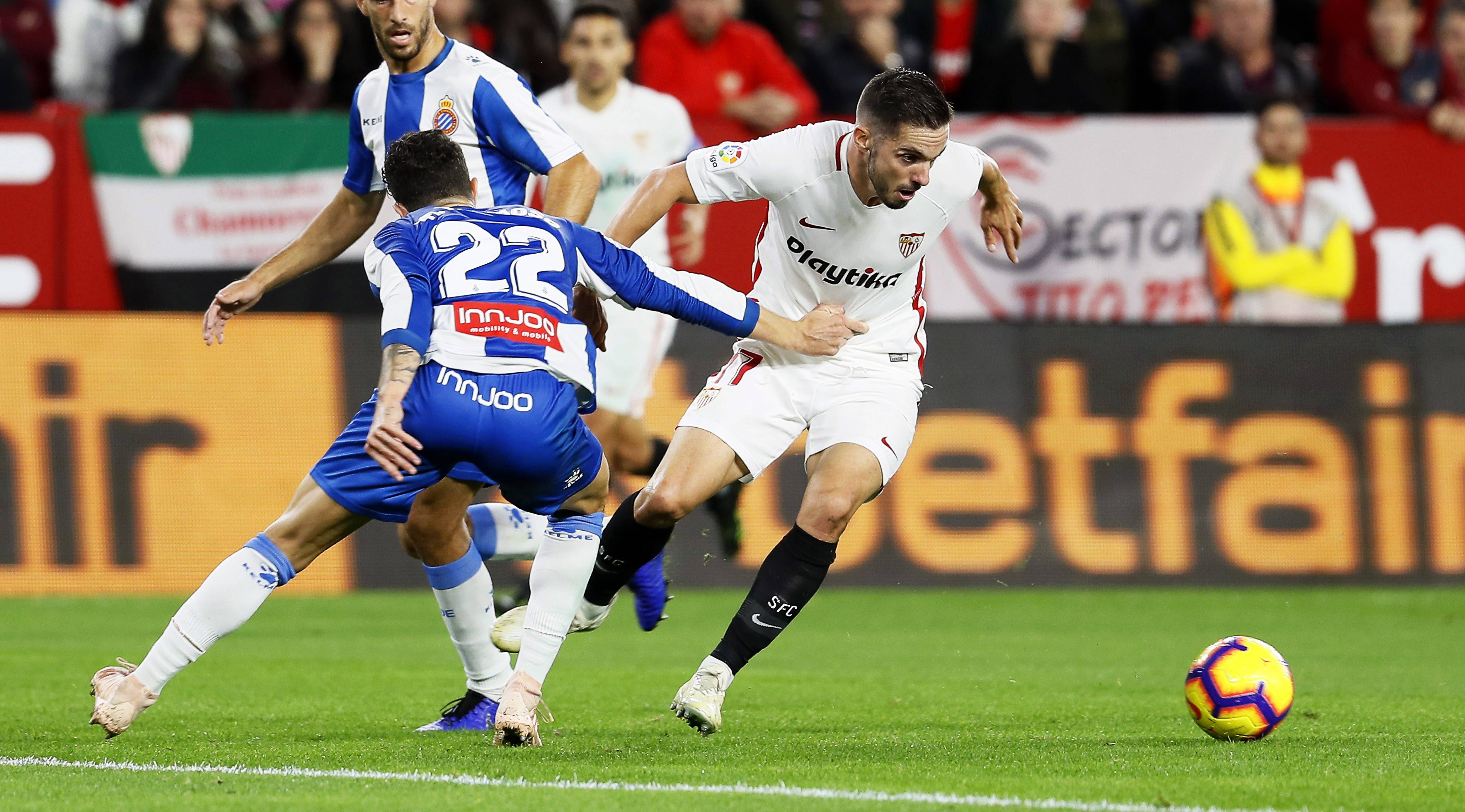 法兰克福队在比赛中展现出色的防守 法兰克福队在比赛中展现出色的防守