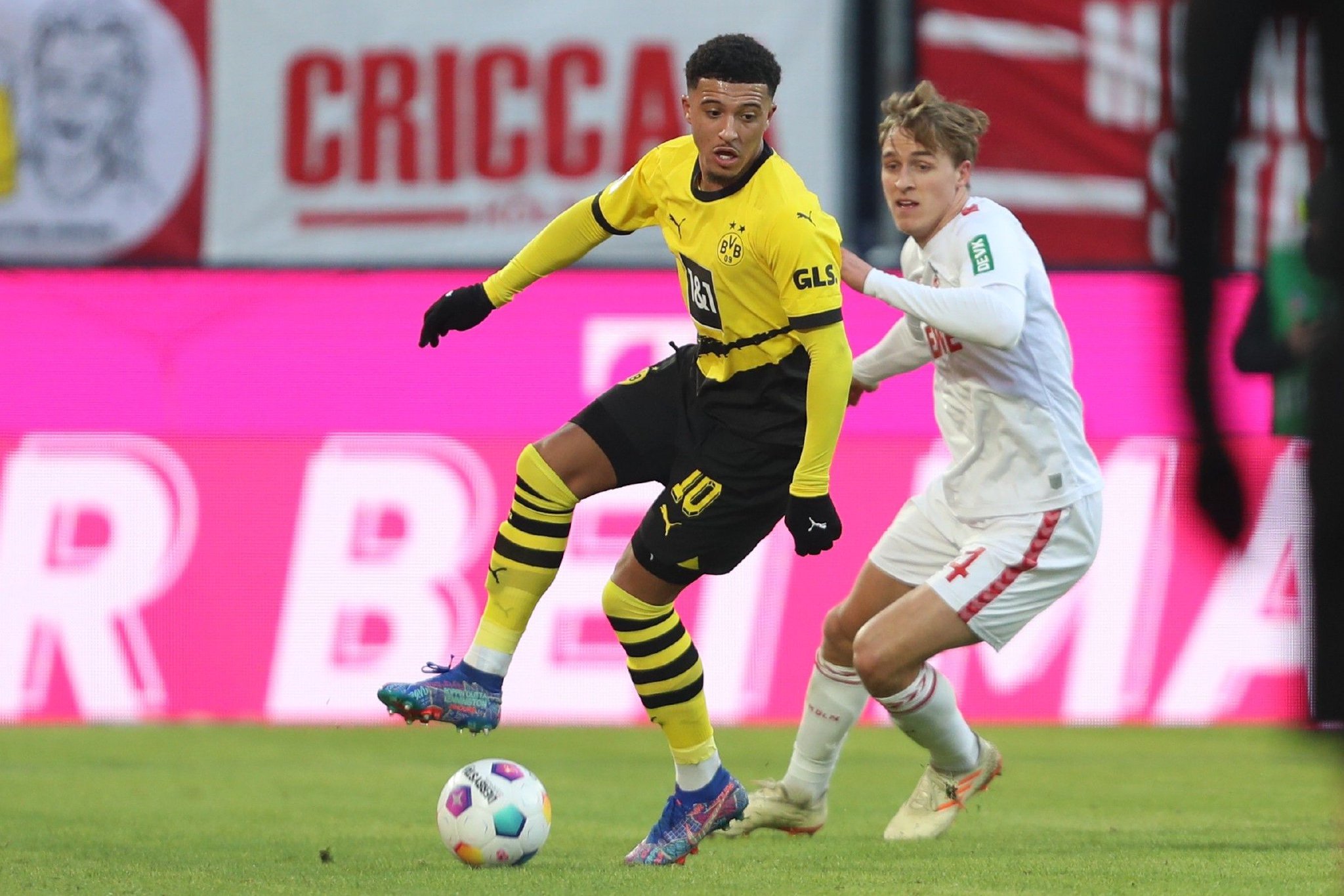 包含桑普多利亚客场不敌对手，遗憾失利的词条