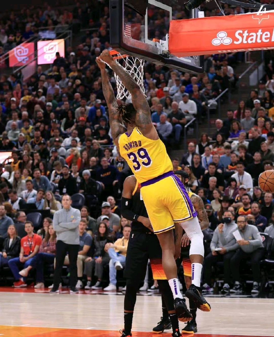 爵士惨败勇士遭遇四连败，戈贝尔+表现疲软的简单介绍