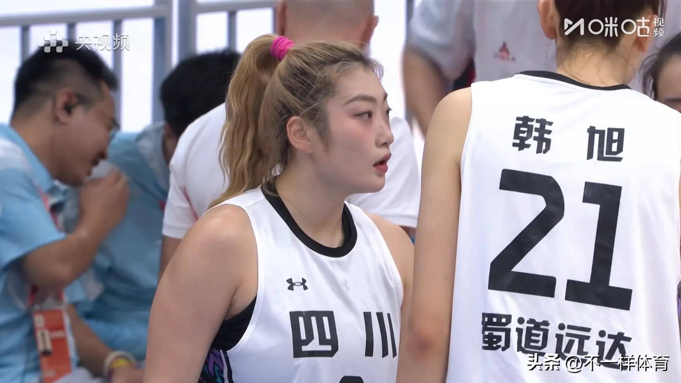 四川男篮外线火力全开，轻取对手