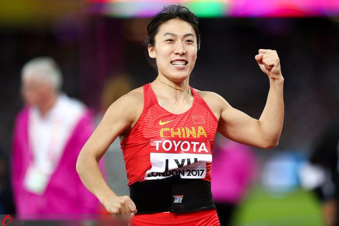 波兰队逆转英格兰队，马龙刷新纪录