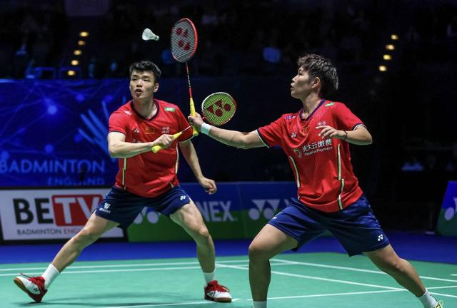 韩国队完胜中国队，黄鸭组合点燃赛场