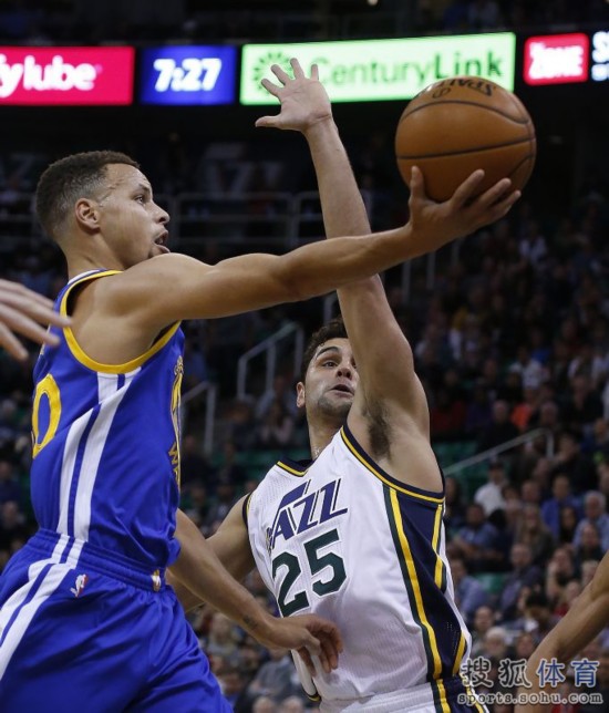 福建队完胜爵士，库里关键制胜