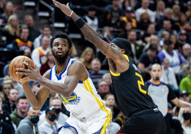 福建队完胜爵士，库里关键制胜