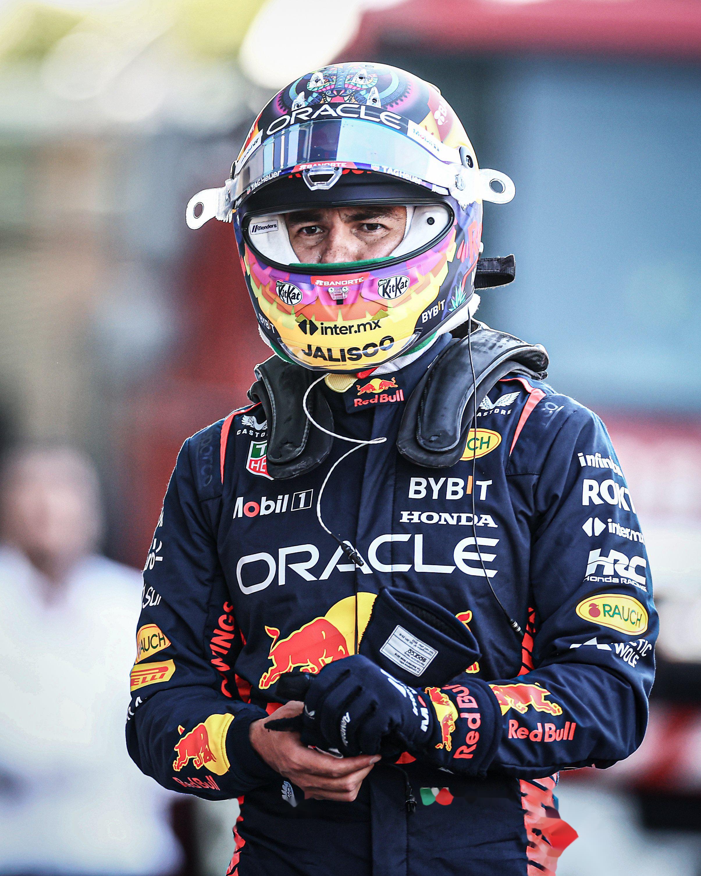 梅赛德斯鏖战雷诺车队，佩雷兹状态火热