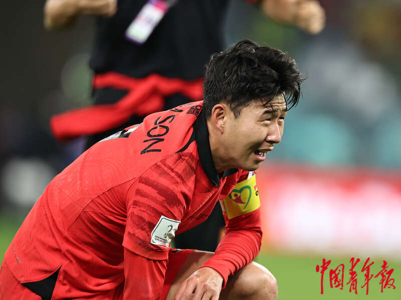 韩国队逆转日本队，黄鸭组合点燃赛场