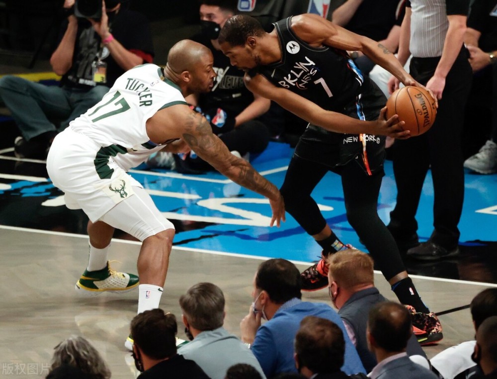 包含广州队轻取福建队，霍勒迪统治全场的词条