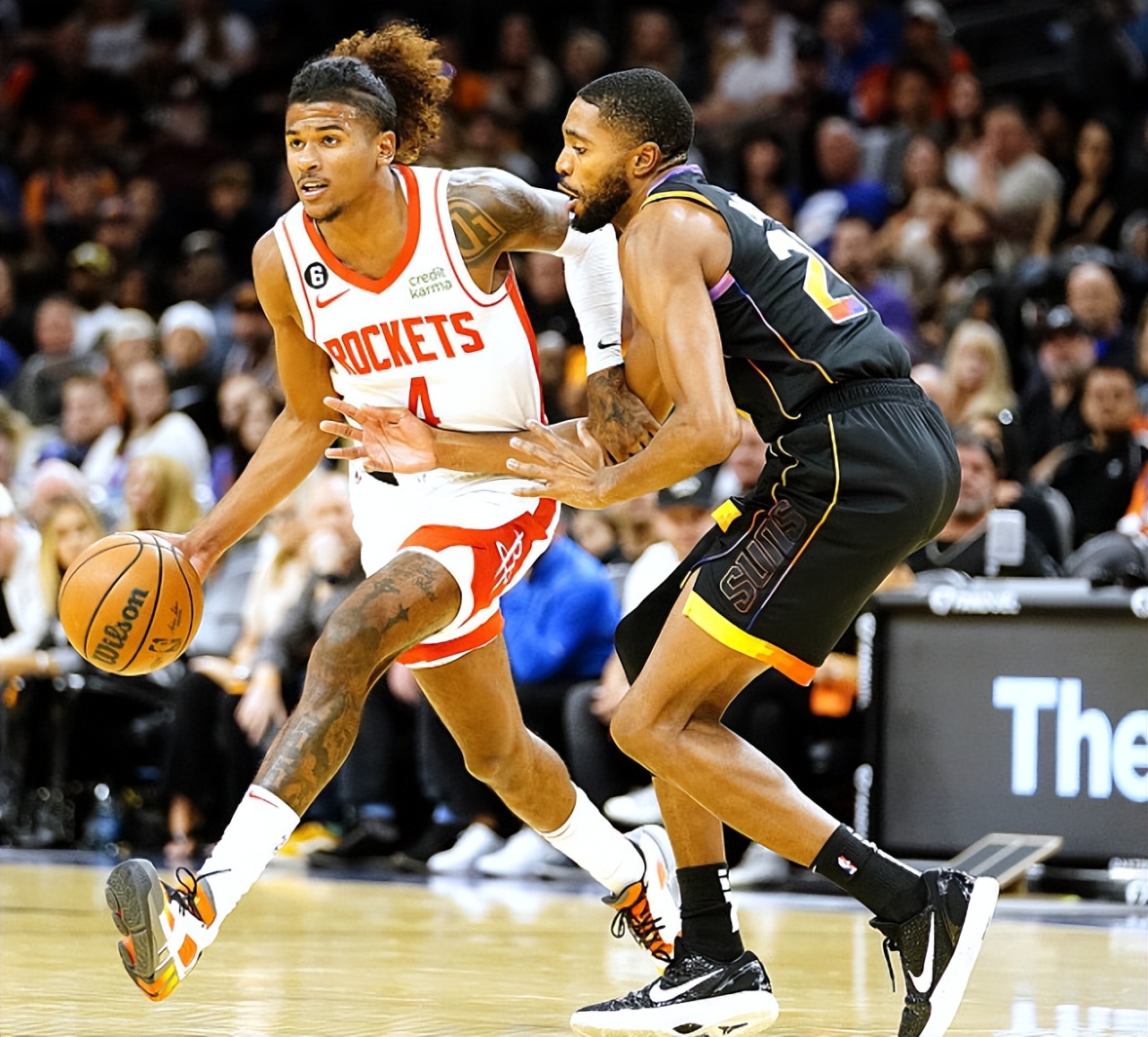 上海队鏖战火箭,布克状态火热 上海队鏖战火箭,布克状态火热