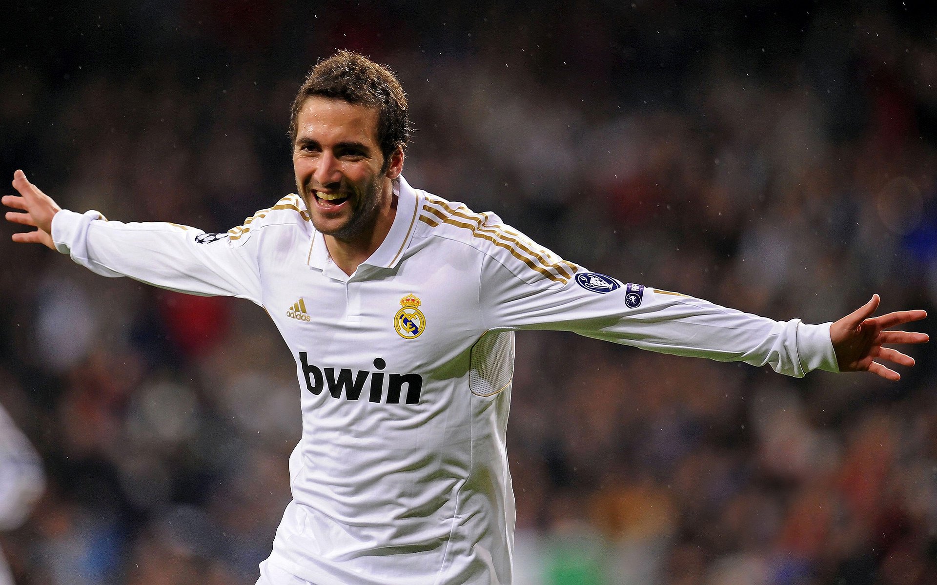 当欧冠决赛遇上德甲巨人，拜仁提前终结悬念，佛罗伦萨的童话与现实