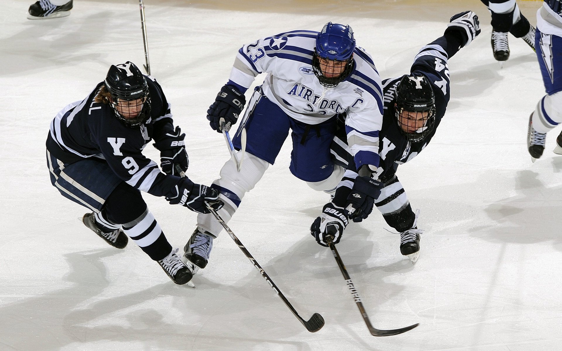 抢七生死局，勇士窒息式防守强压鹈鹕，库里关键三分定江山